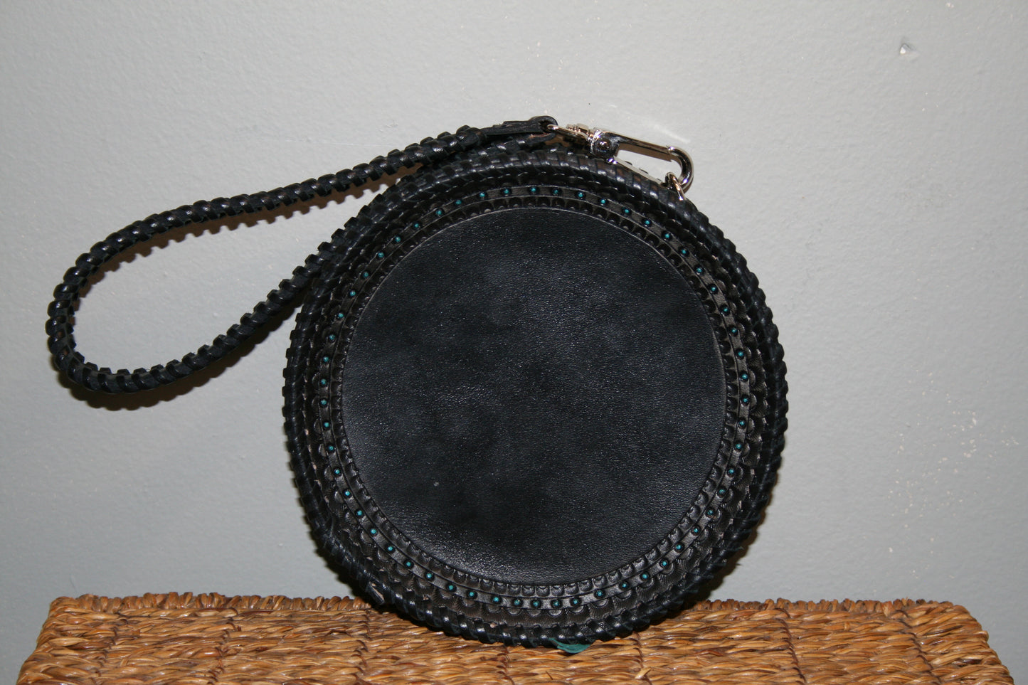 Canteen style wristlet